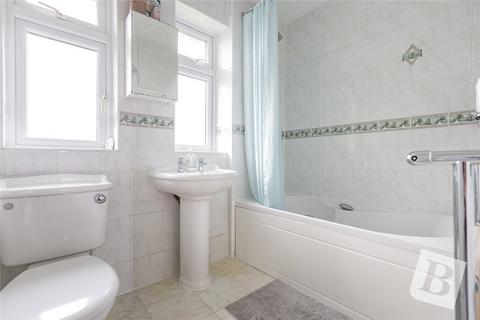 8 Don Way, Romford, RM1 4YR