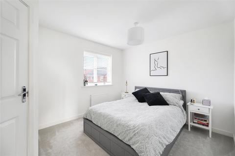 3 bedroom semi-detached house for sale - Whernside Close, Harrogate, HG3