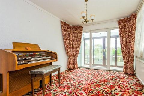 2 bedroom bungalow for sale, Hall Avenue, Rushden, Northamptonshire, ., NN10 9ET