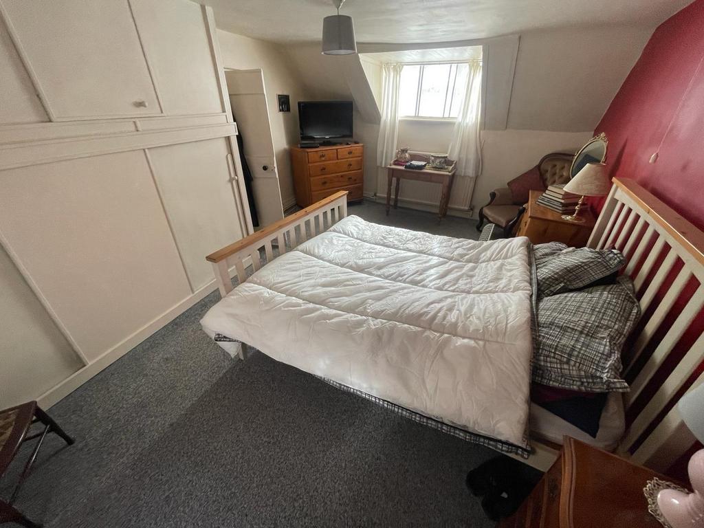 Hazlitt house main bedroom