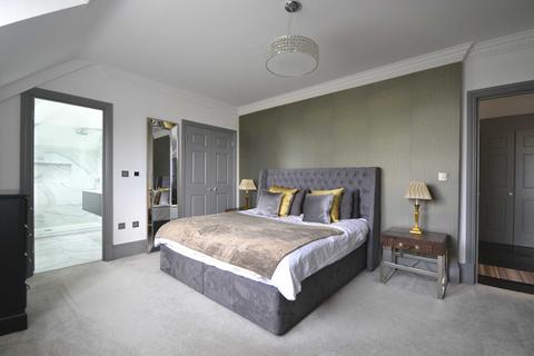 2 bedroom penthouse for sale, Games Road, Cockfosters, Hertfordshire, EN4