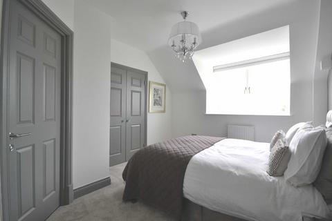 2 bedroom penthouse for sale, Games Road, Cockfosters, Hertfordshire, EN4