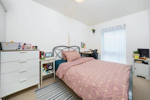 3 bedroom flat for sale, 18 Mostyn Grove, London E3