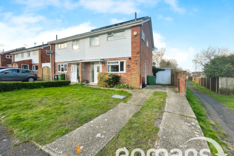 68a Kestrel Road, Basingstoke, RG22 5PL