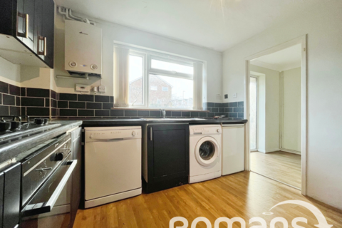 68a Kestrel Road, Basingstoke, RG22 5PL