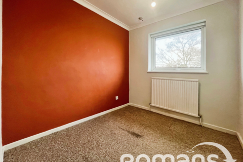 68a Kestrel Road, Basingstoke, RG22 5PL