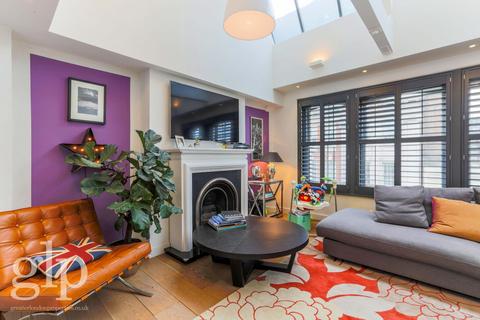 2 bedroom flat to rent, St. Martin's Lane, London, Greater London, WC2N