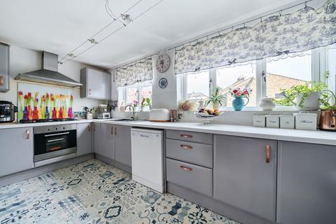 32 Gladeswood Road, Belvedere, DA17 6DB