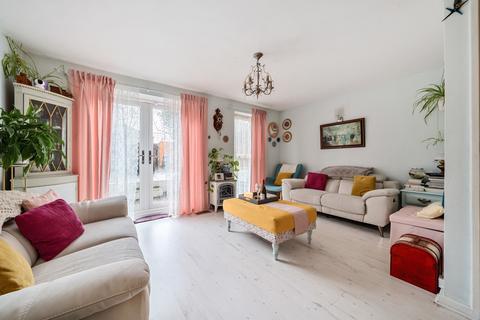 32 Gladeswood Road, Belvedere, DA17 6DB