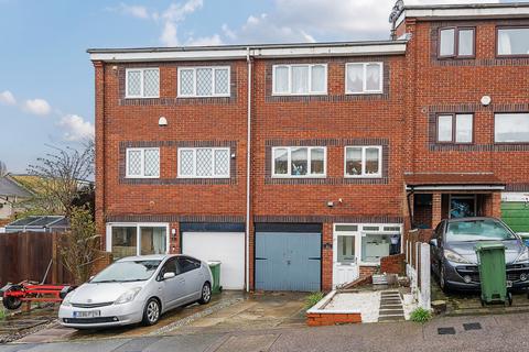 32 Gladeswood Road, Belvedere, DA17 6DB