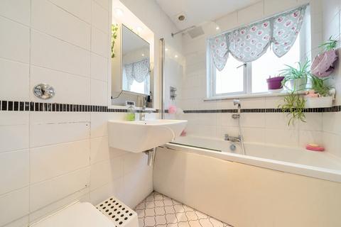 32 Gladeswood Road, Belvedere, DA17 6DB