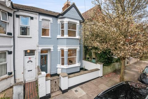 9 Lawn Gardens, London, W7 3JN