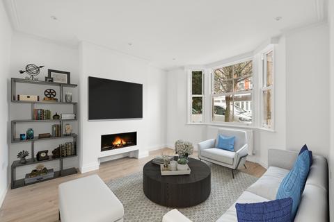 9 Lawn Gardens, London, W7 3JN