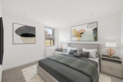 9 Lawn Gardens, London, W7 3JN