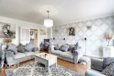 15 Mount Pleasant Road, Romford, RM5 3YP