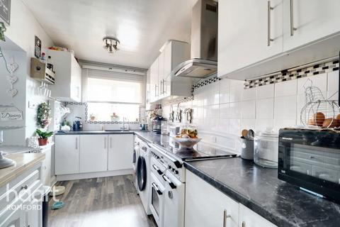 15 Mount Pleasant Road, Romford, RM5 3YP