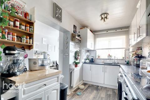 15 Mount Pleasant Road, Romford, RM5 3YP