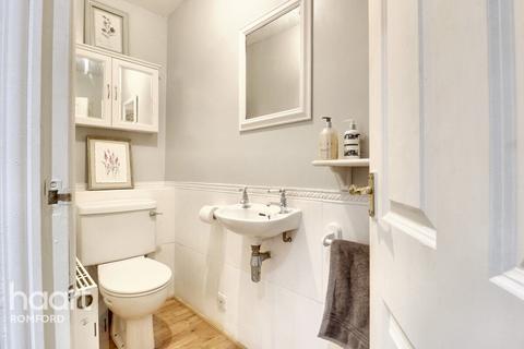 15 Mount Pleasant Road, Romford, RM5 3YP