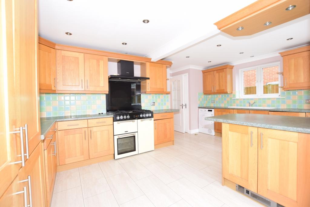 Maritime Avenue Herne Bay CT6 3 bed detached house £1,600 pcm (£369 pw)