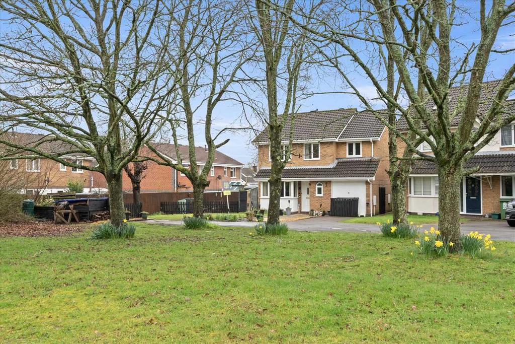 The Cornfields, Basingstoke 4 bed detached house for sale £450,000
