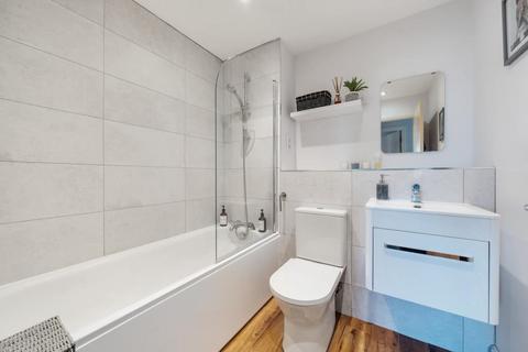 2 bedroom flat for sale, Aylesbury,  Buckinghamshire,  HP19