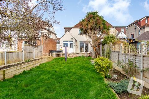 3 bedroom semi-detached house for sale - Kenilworth Gardens, Hornchurch, RM12