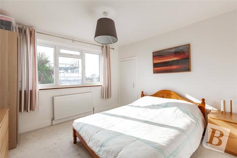 45 Kenilworth Gardens, Hornchurch, RM12 4SE