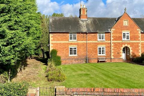 2 bedroom end of terrace house for sale, Casthorpe Road, Denton, Grantham, NG32