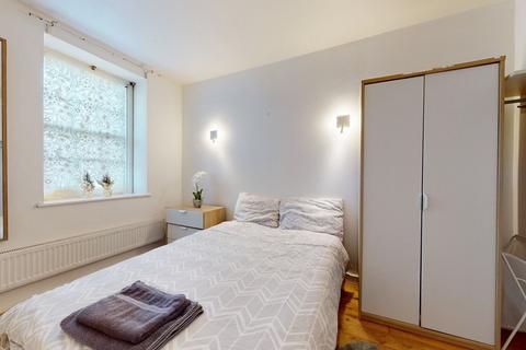 2 bedroom ground floor flat to rent, Maygood Street
