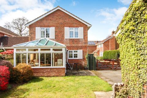 4 bedroom link detached house for sale, Peartree Court, Lymington, Hampshire, SO41