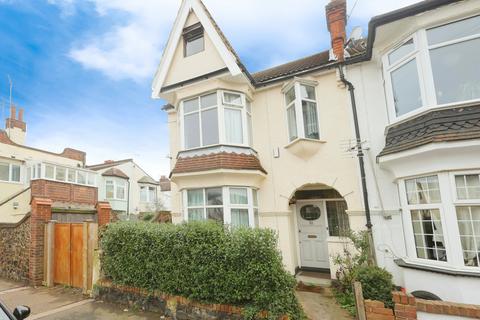 5 bedroom end of terrace house for sale, Oakleigh Park Drive, Leigh-on-sea, SS9