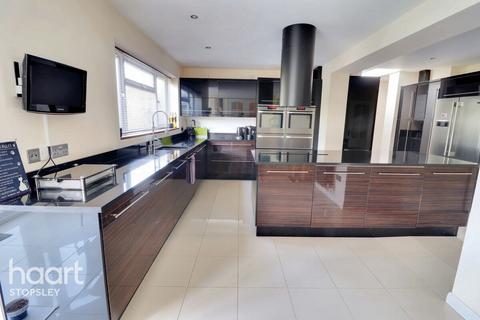 12 Corncrake Close, Luton, LU2 8EL