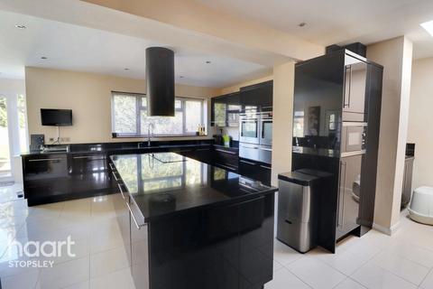 12 Corncrake Close, Luton, LU2 8EL