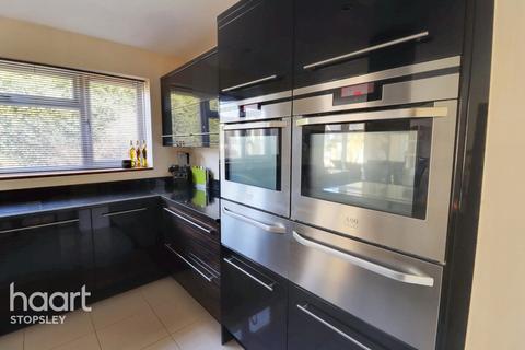 12 Corncrake Close, Luton, LU2 8EL