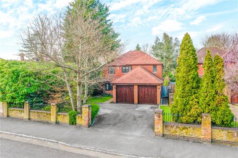 4 bedroom detached house to rent, Castle Road, Weybridge, Surrey, KT13