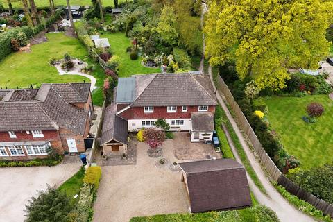 4 bedroom detached house for sale, Beacon Hill, Penn