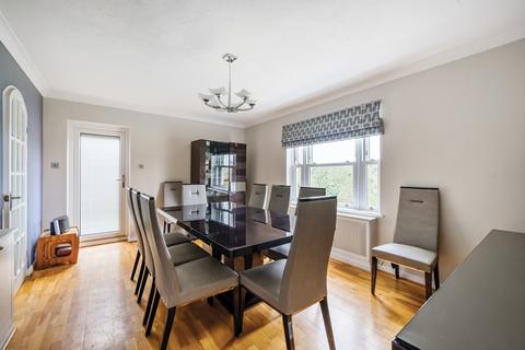 8 Links Brow, Fetcham, Leatherhead, KT22 9DU