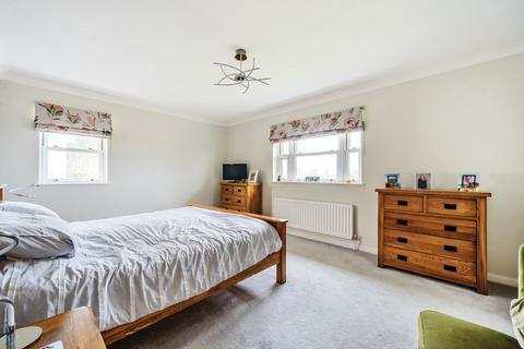 8 Links Brow, Fetcham, Leatherhead, KT22 9DU