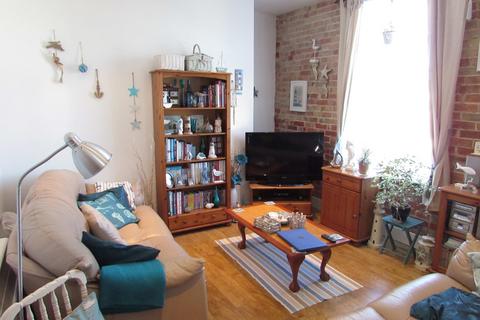 1 bedroom flat to rent, 26a Castle Street, East Cowes, Isle of Wight, PO32