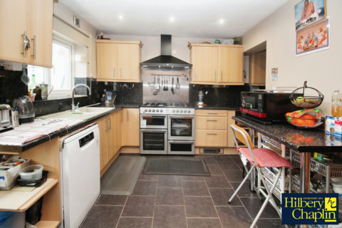 3 bedroom terraced house for sale, Roxy Avenue, Romford, RM6