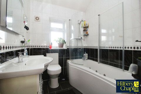 3 bedroom terraced house for sale, Roxy Avenue, Romford, RM6