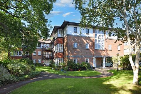 2 bedroom apartment for sale, Madeira Road, West Byfleet, KT14