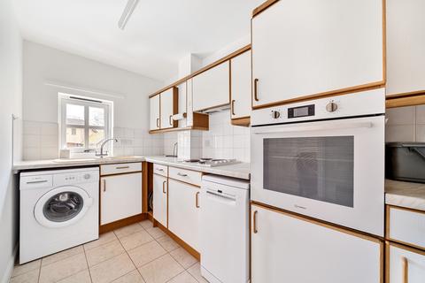 2 bedroom apartment for sale, Madeira Road, West Byfleet, KT14