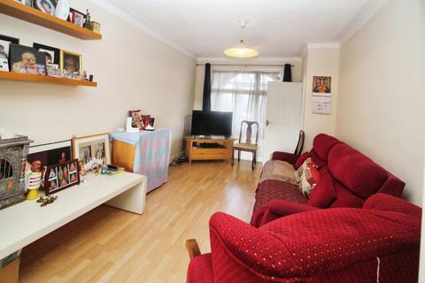 3 bedroom terraced house for sale, Albemarle Gardens, Ilford, IG2