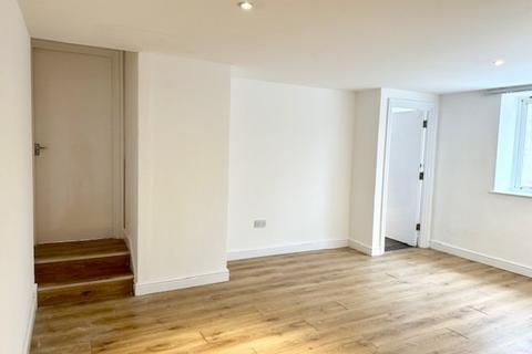 2 bedroom apartment to rent, North Bar Street, Banbury OX16