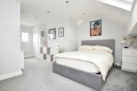 22 Hookstone Road, Harrogate, HG2 8BX