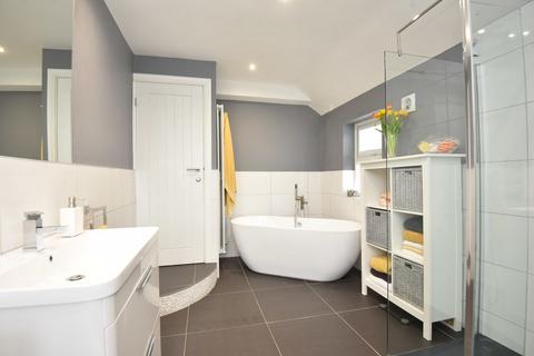 22 Hookstone Road, Harrogate, HG2 8BX