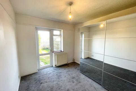 2 bedroom detached bungalow to rent, Hobleythick Lane, Westcliff On Sea SS0