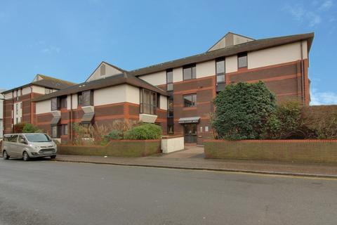 1 bedroom ground floor flat for sale, Napier Court West, Southend SS1