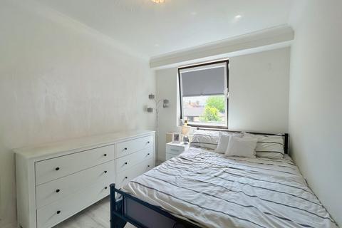 1 bedroom ground floor flat for sale, Napier Court West, Southend SS1